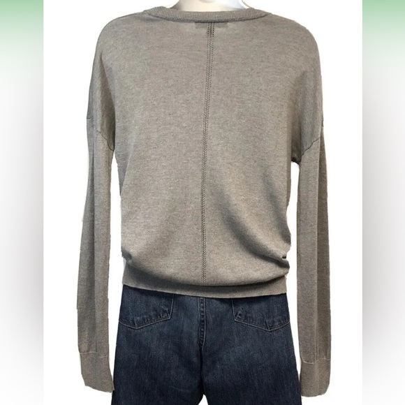 Women’s Banana Republic Gray V Neck Pullover Sweater Size S - Picture 2 of 7